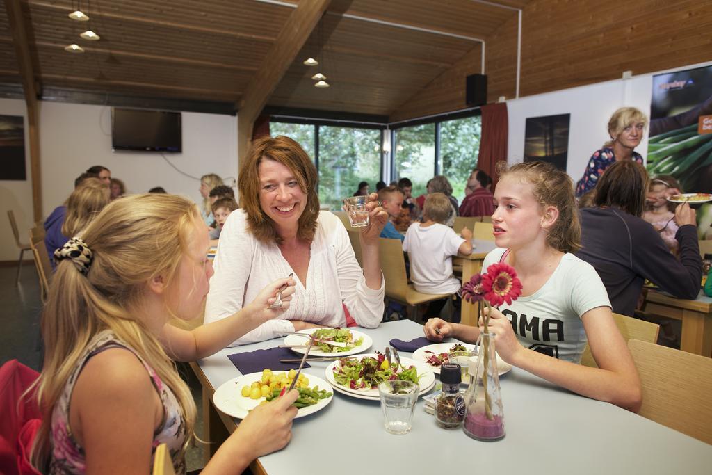 Sier Aan Zee Hostel Hollum  Bagian luar foto