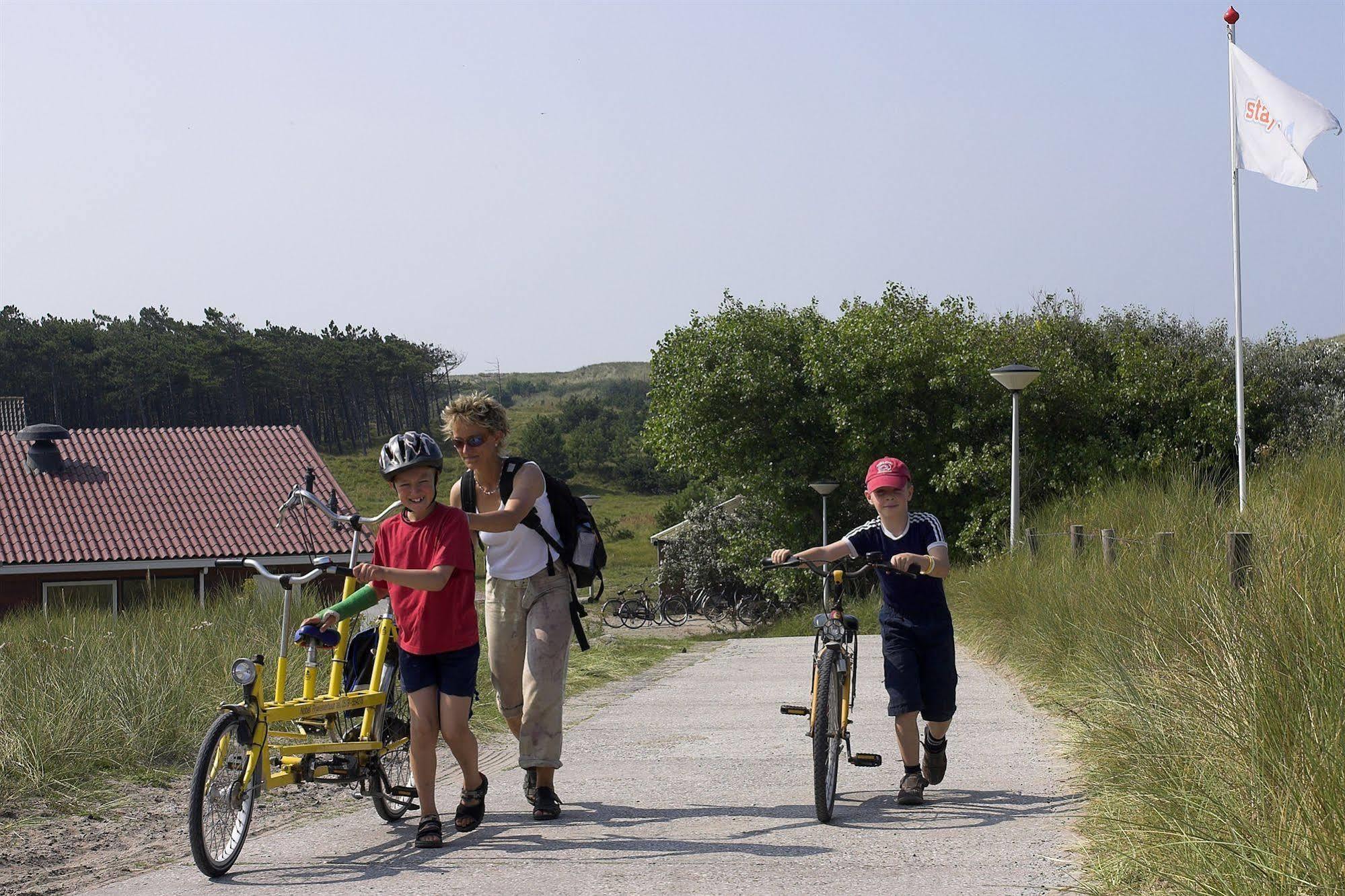 Sier Aan Zee Hostel Hollum  Bagian luar foto